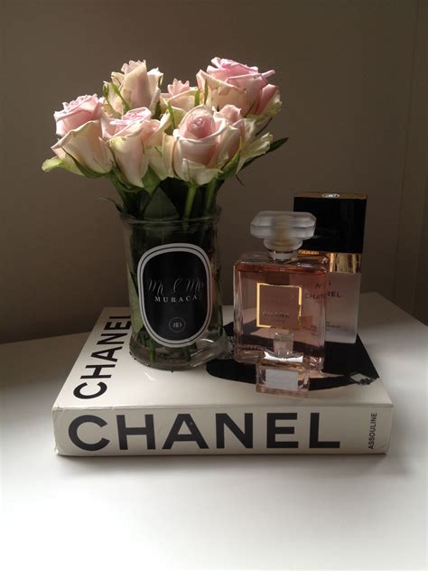 Chanel buch deko 